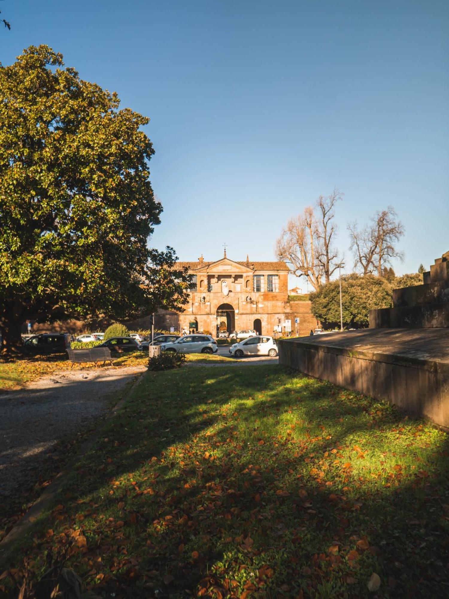 Belvedere Luxury Apartment, View On The Lucca Walls Εξωτερικό φωτογραφία
