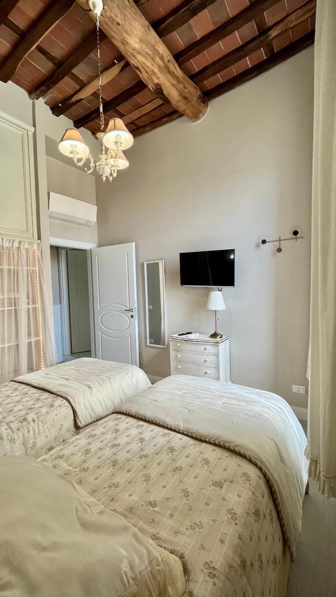 Belvedere Luxury Apartment, View On The Lucca Walls Εξωτερικό φωτογραφία